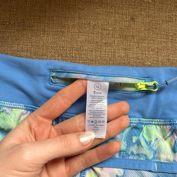 Ivivva patterned athletic shorts by Lululemon - Picture 4 of 4